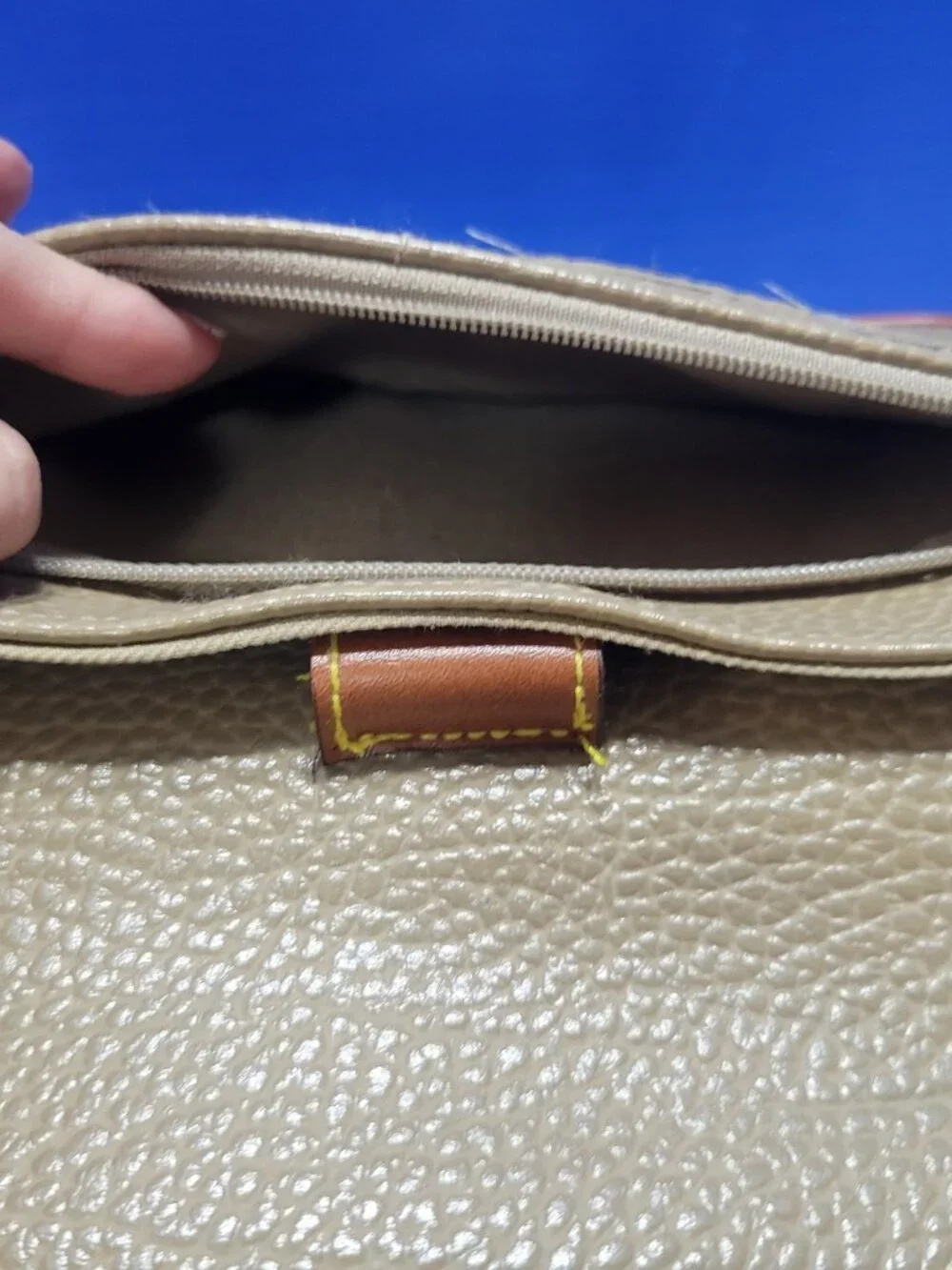 Vintage Dooney & Bourke Pebble Leather Taupe and British Tan Crossbody Purse (No